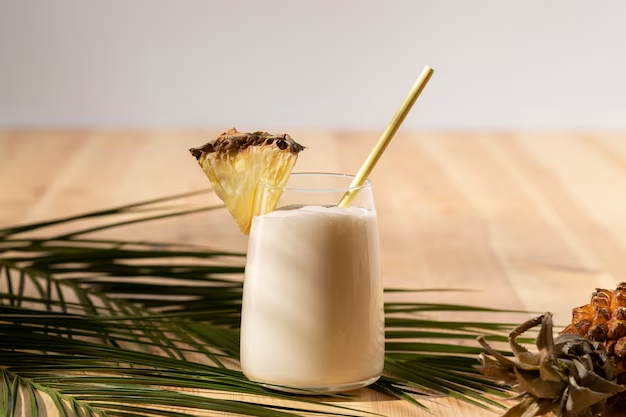 Jamaican Rum Cream with sliced pineapple in glass lid